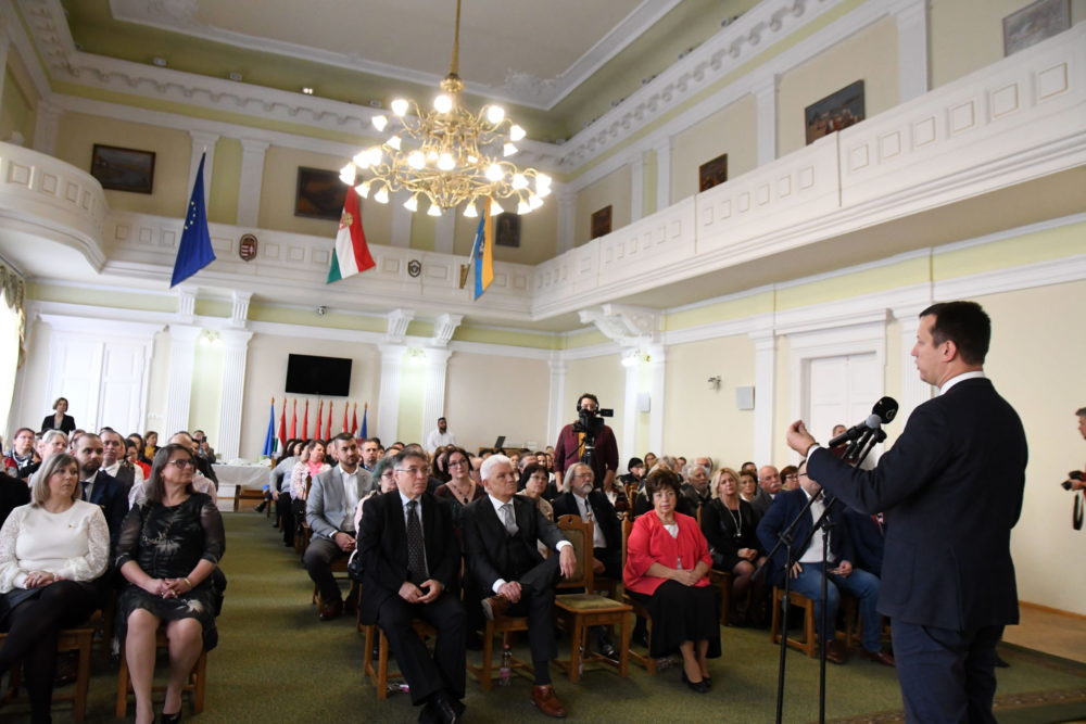 Adorján Ildikó-díjakat adtak át Szolnokon a szociális munka napja alkalmából