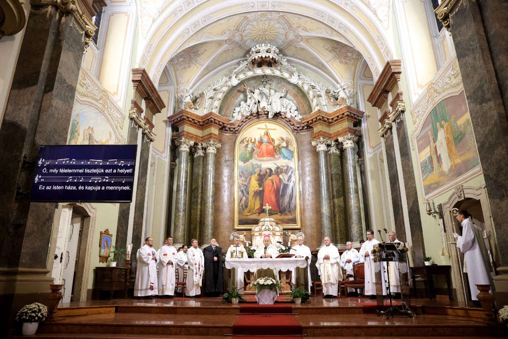 Átadták a Szent Péter és Pál apostolok-templomot Baján