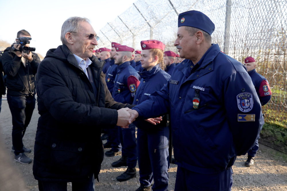 Pintér Sándor: Összefogással jobban védhetők a határok