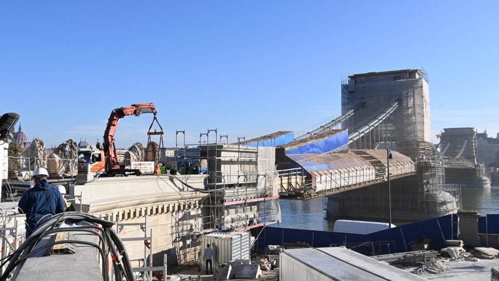 Csúsztatások a Lánchíd rekonstrukciója körül