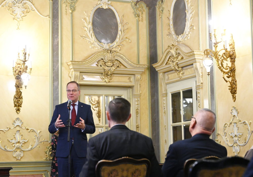 Újra bevezetik a magyar törvényhozási kultúrába a konzultáció intézményét