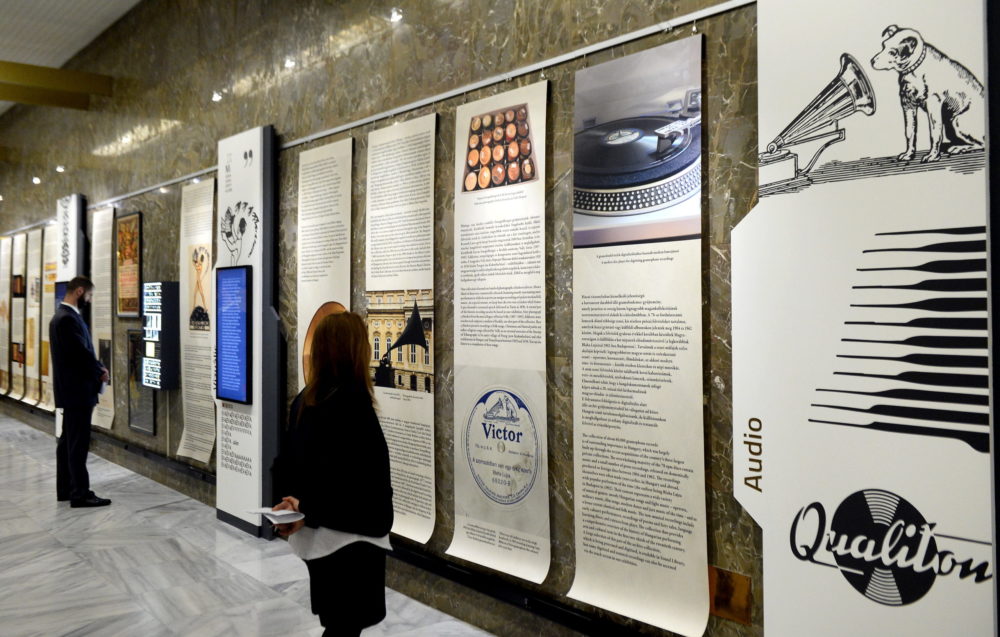 Megnyílt az OSZK Esszencia című új állandó kiállítása