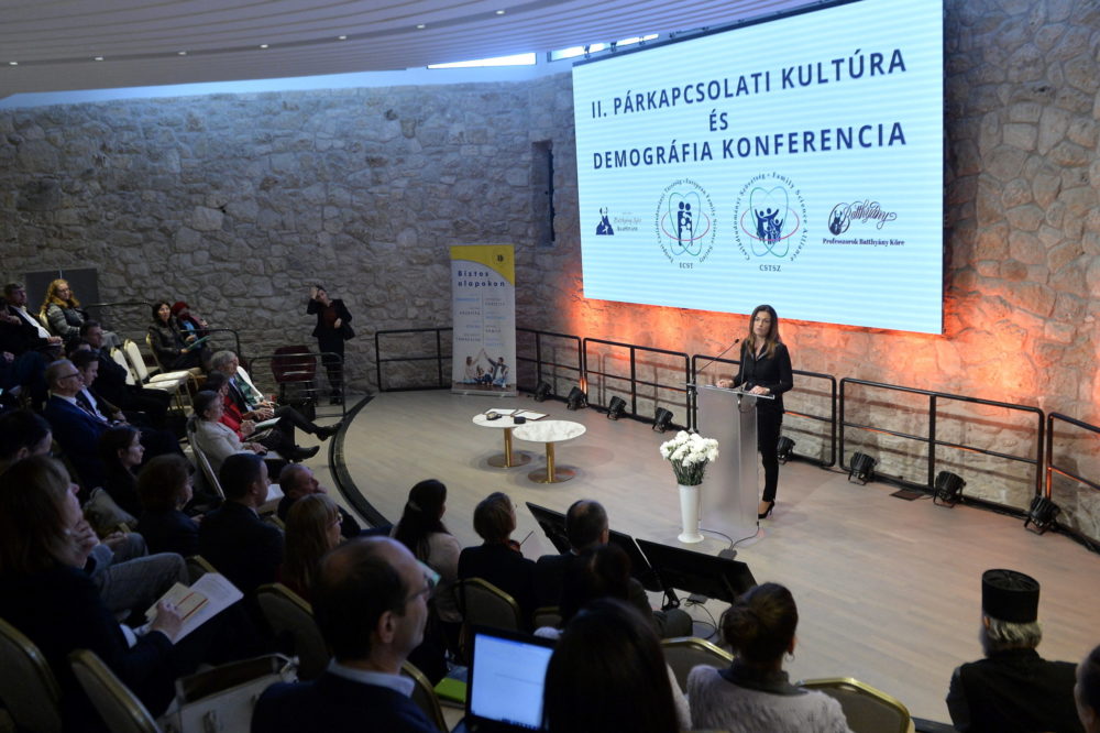 Varga Judit: A fejlődés záloga a demográfiai trendekben történő fordulat