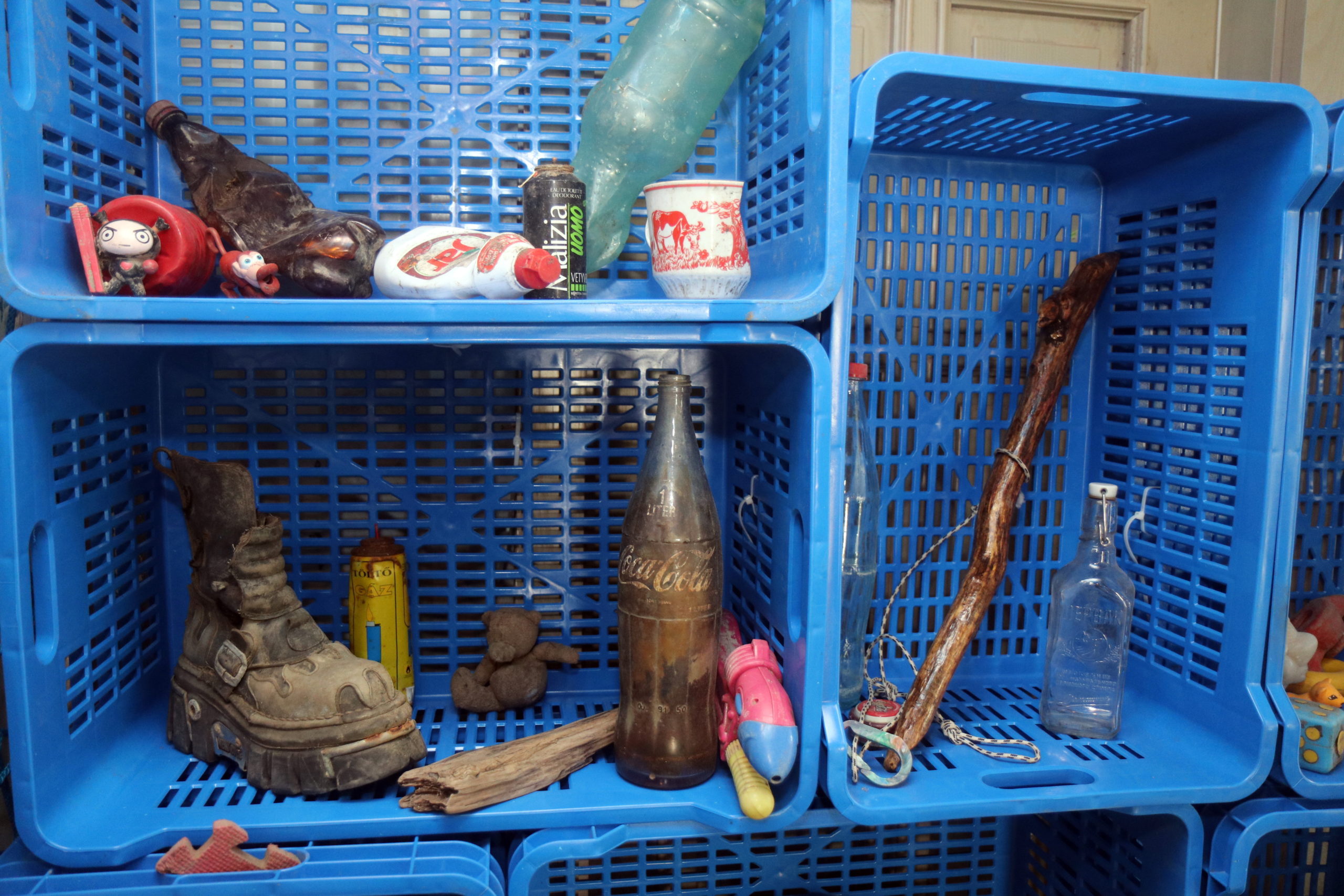 Úszó kiállítótér készült egy régi kompból