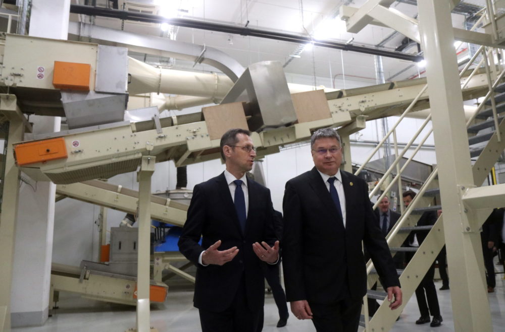 Varga Mihály: A kormány a következő időszakban is megvédi a munkahelyeket