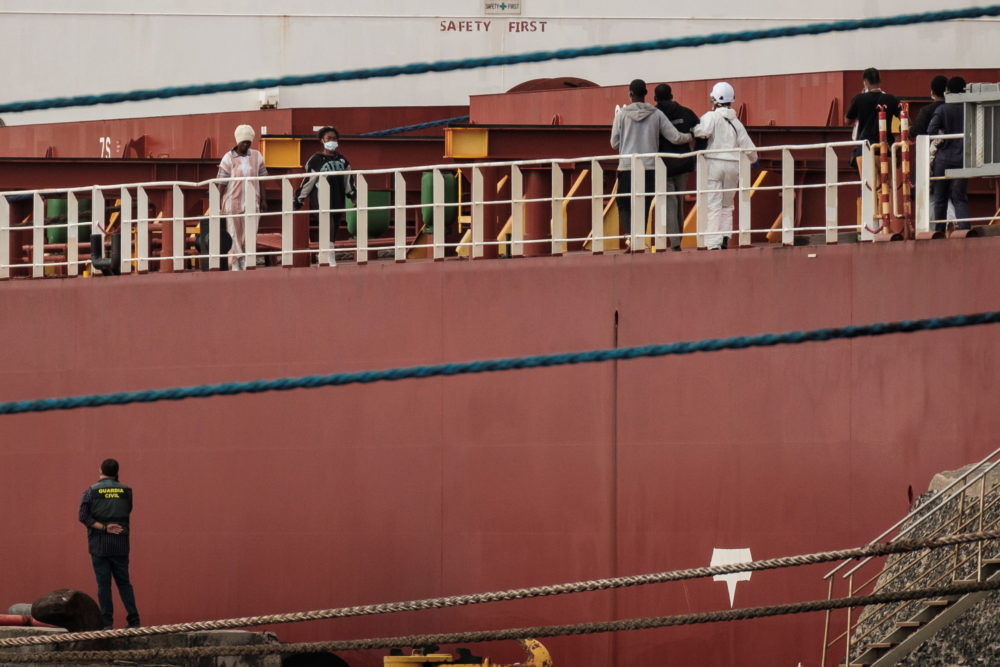 Az olasz hatóságok nem engednek, a migránsokkal teli hajók nem távoznak