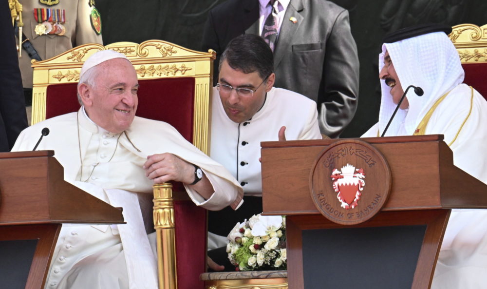 A fegyverkezési verseny ellen emelt szót Ferenc pápa Bahreinben