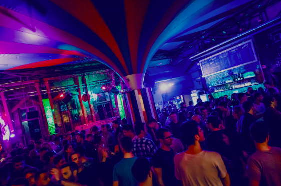 Amerikai katonák verekedtek a budapesti Akácfa utcában