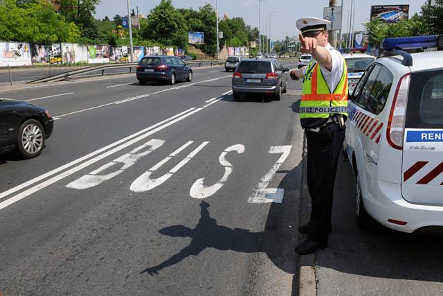 Több tucat bírságot szabtak ki a buszsávok ellenőrzésekor