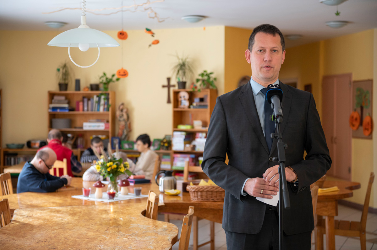 Rezsitámogatást kapnak a szociális feladatot ellátó civil fenntartók