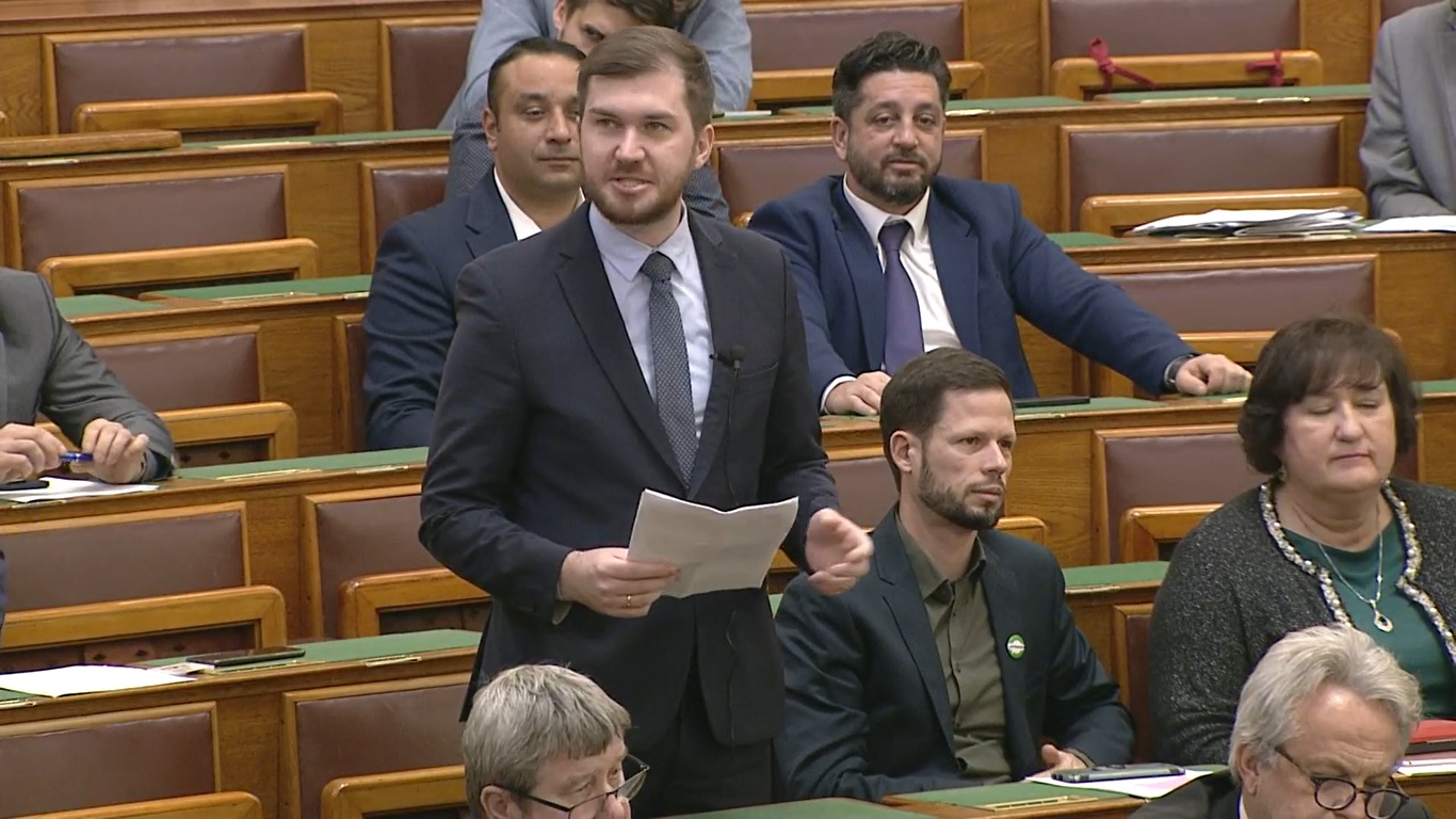 A momentumos Gelencsér elbüszkélkedett vele, hogy ő bizony Kijevben járt