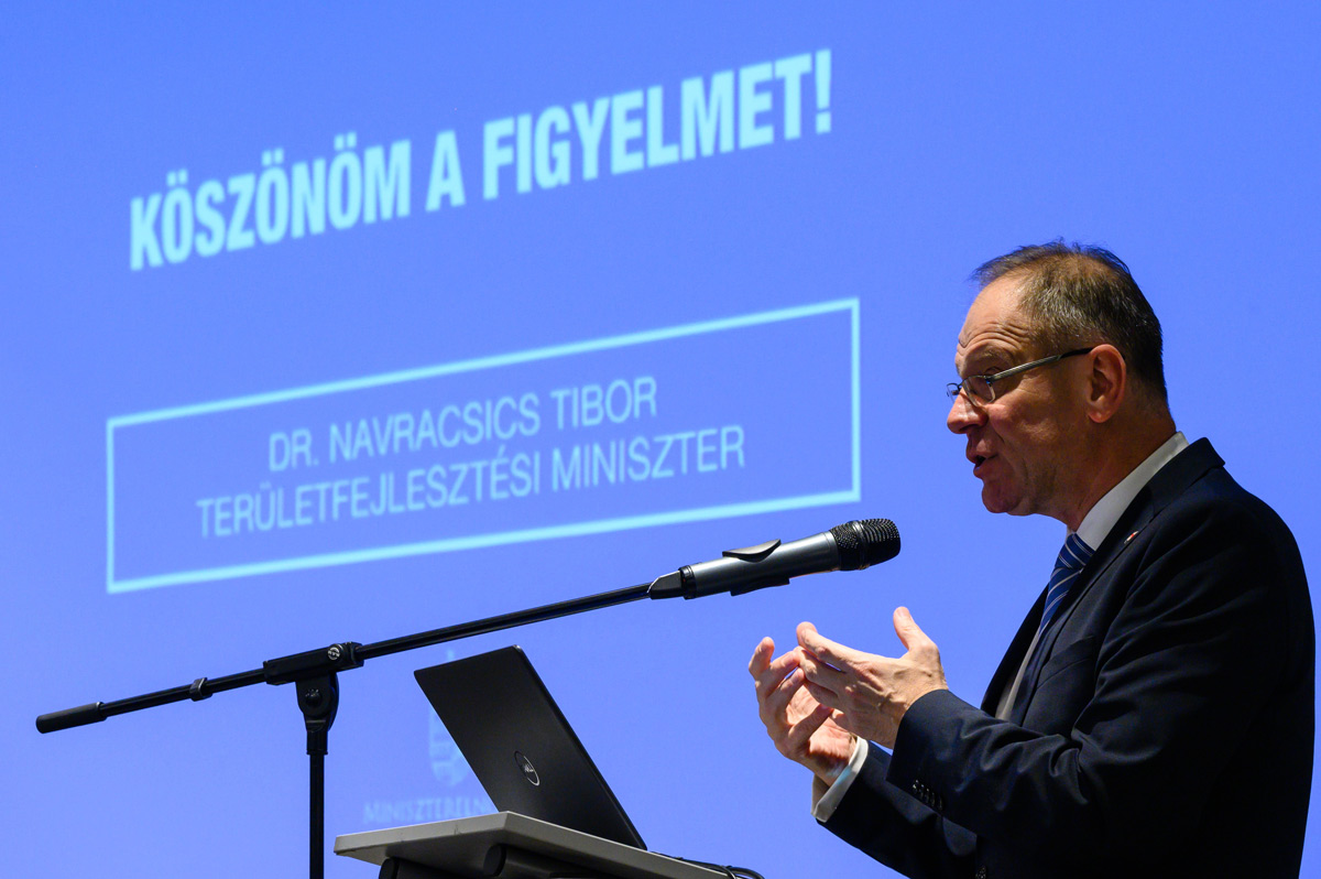 Navracsics Tibor: Minden esély megvan a megállapodások aláírására