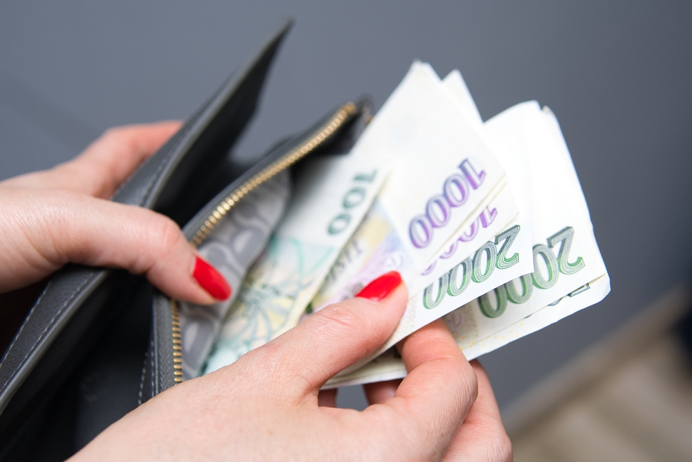 Csehországban csökkennek a legnagyobb mértékben a reálbérek