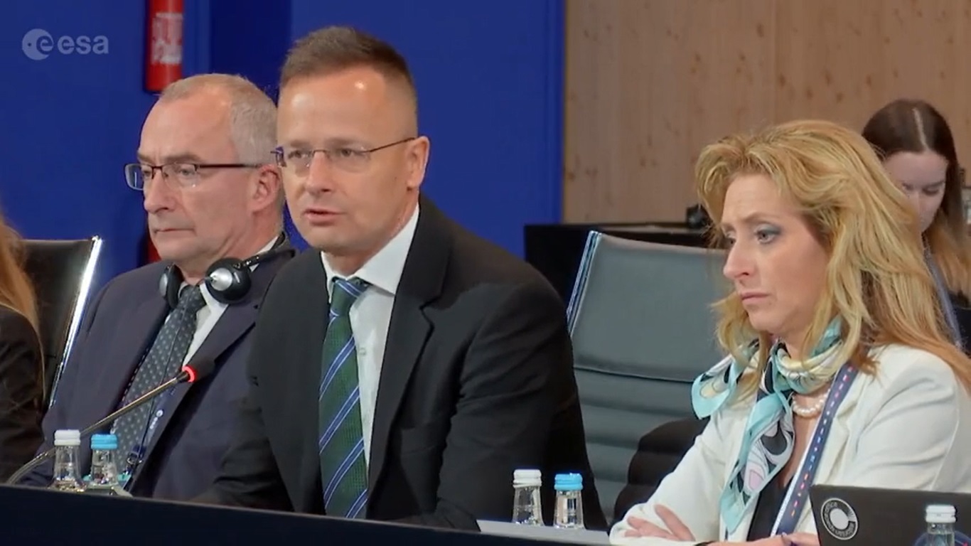 Szijjártó Péter: már csak nyolc magyar űrhajós-jelölt van versenyben