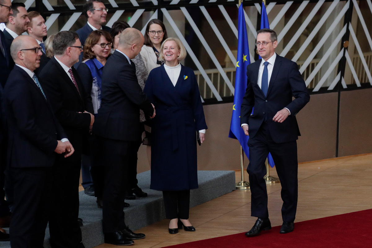 Magyarország kész Ukrajna segítésére, hitelfelvételt azonban nem támogat