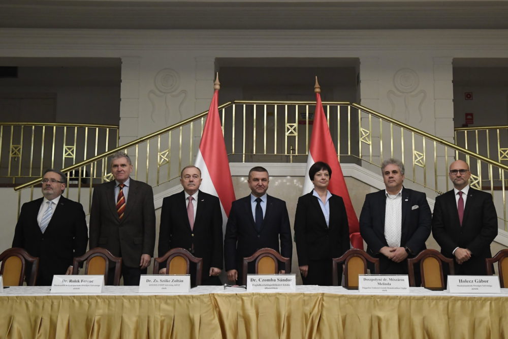 Aláírták a jövő évi minimálbér-megállapodást