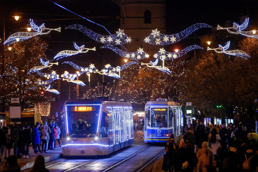 Adventi fényvillamosok Debrecenben