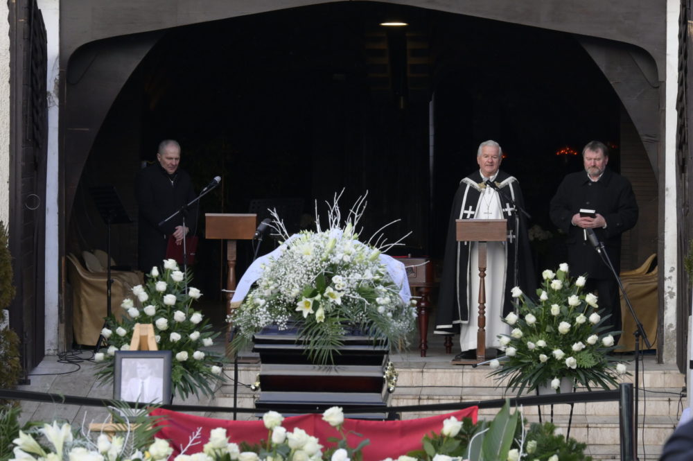 Örök nyugalomra helyezték Mészöly Kálmánt