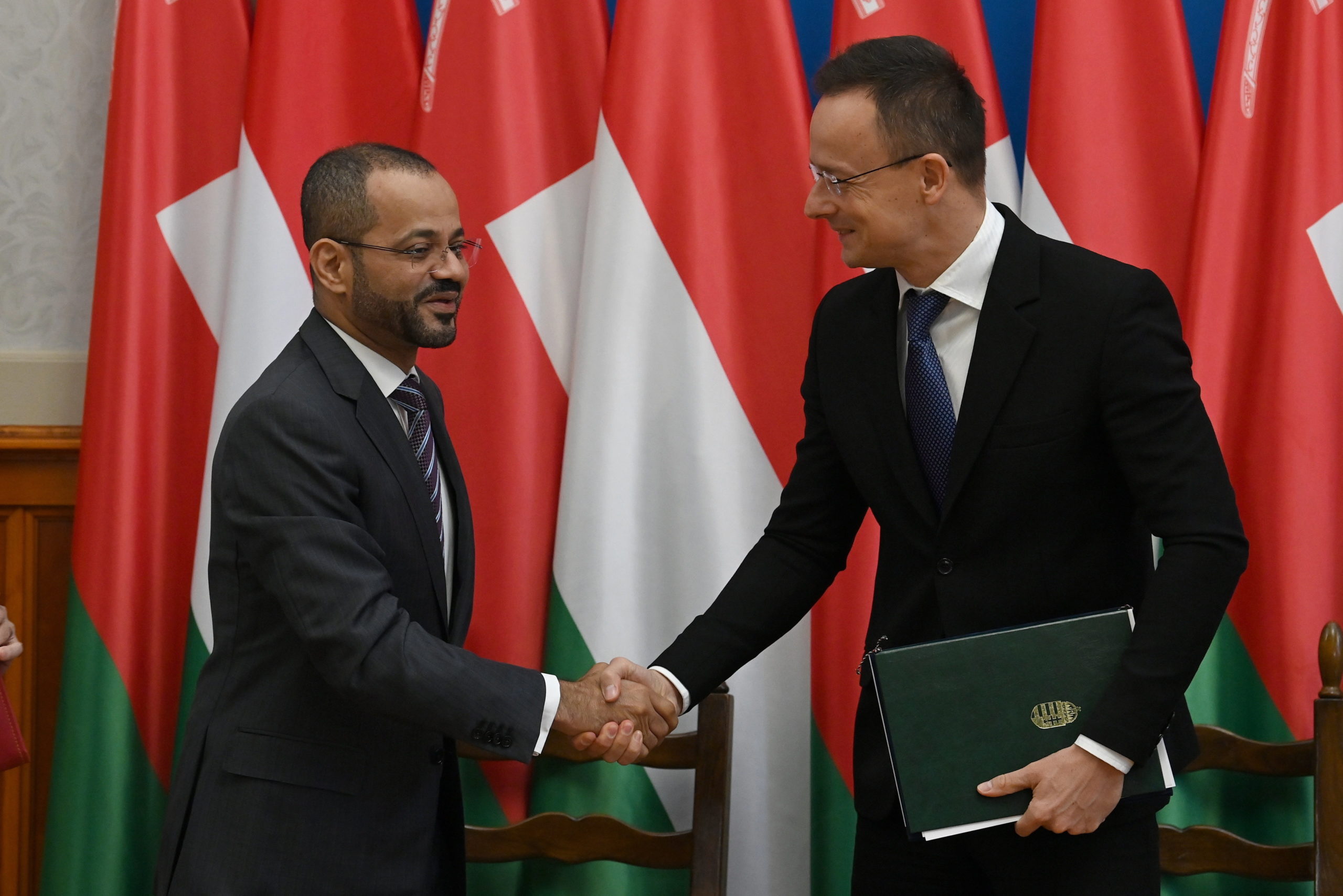 Megkezdődtek a tárgyalások az ománi kőolaj és földgáz importjáról