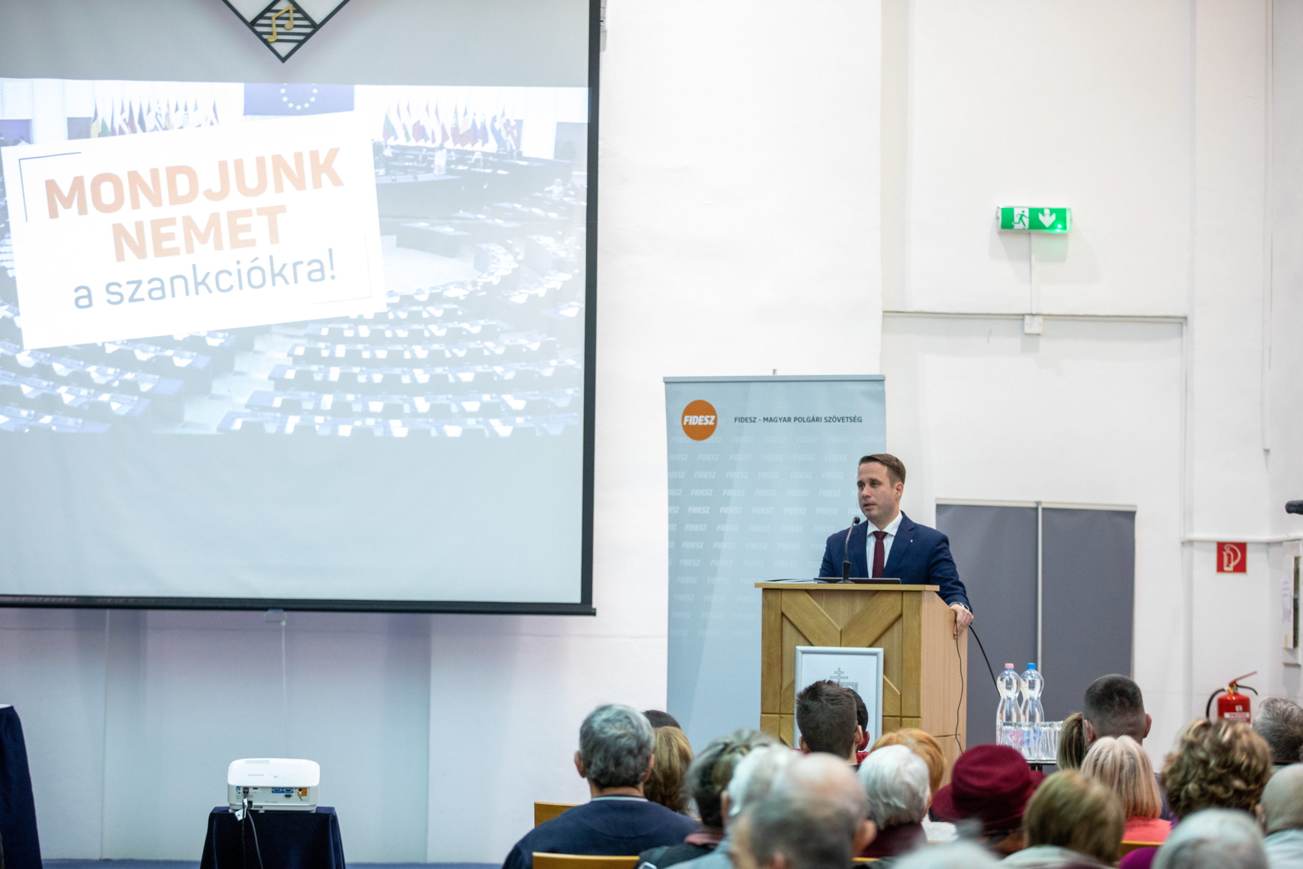 Dömötör Csaba: a nehéz gazdasági helyzet a szankciós politika következménye