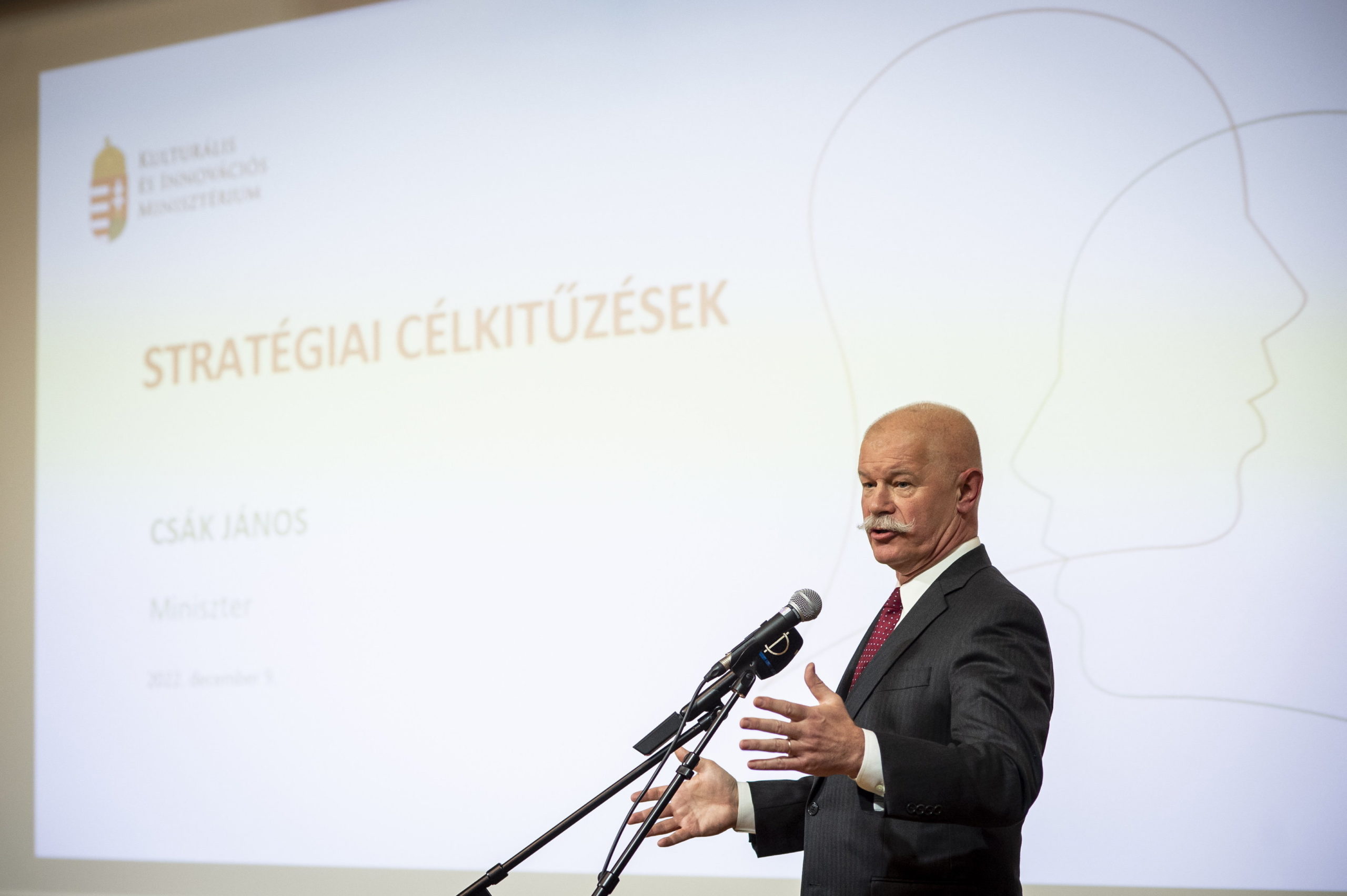 Csák János: pótolhatatlan és páratlan a népfőiskolai hálózat tevékenysége