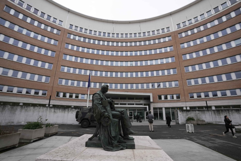 Egy brüsszeli NGO-hoz futnak az EP-t megrázó korrupciós botrány szálai