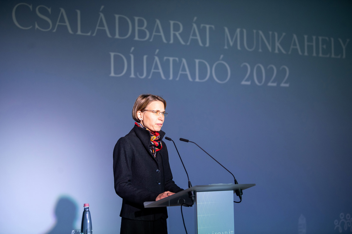 A kormány azt szeretné, hogy minden vágyott gyerek megszülessen