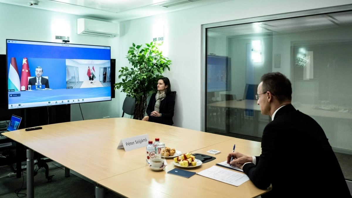 Kína üzent az EU-nak: Vegyetek példát Magyarországról!