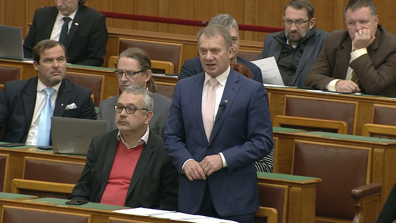 Varju: Orbán Viktor tizenkét éve tartó önzősége okozza a mai válságot