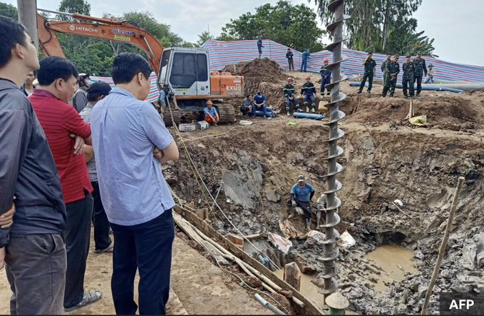 Folytatódik a betoncsőbe esett vietnami kisfiú mentése
