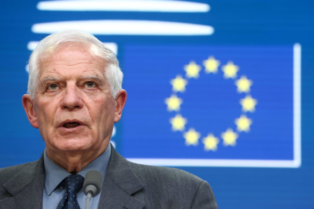 A más országoknak járó lőszereket is Ukrajnába „terelné át” Josep Borrell