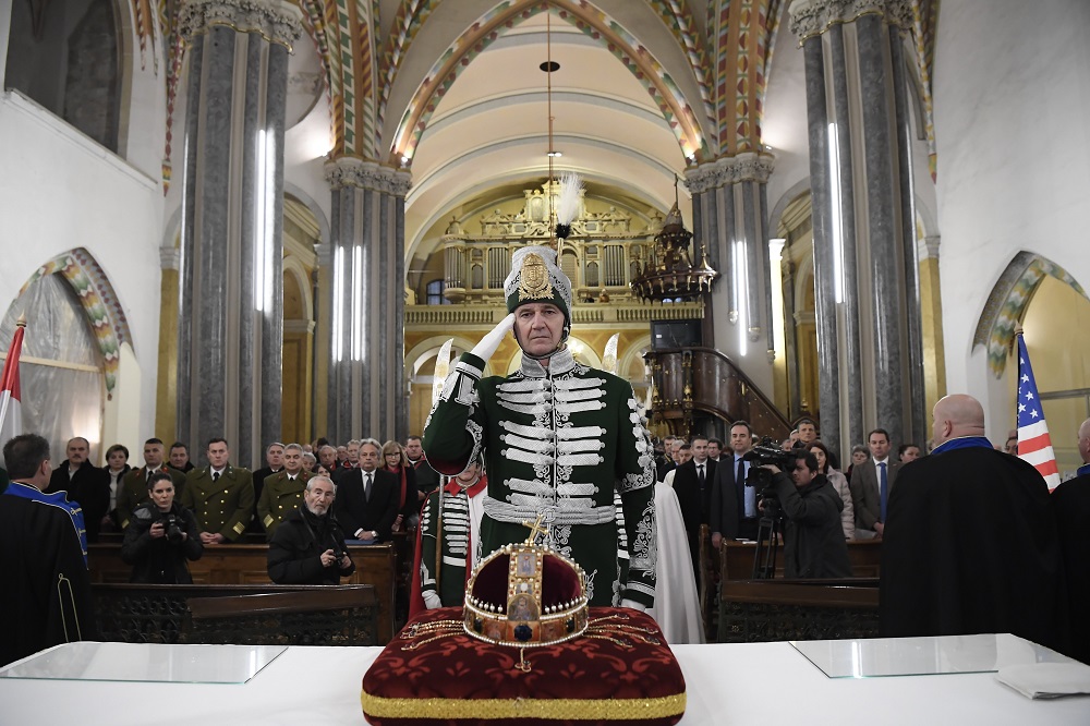 Vargha Tamás: a Szent Korona történelemformáló erővel bír