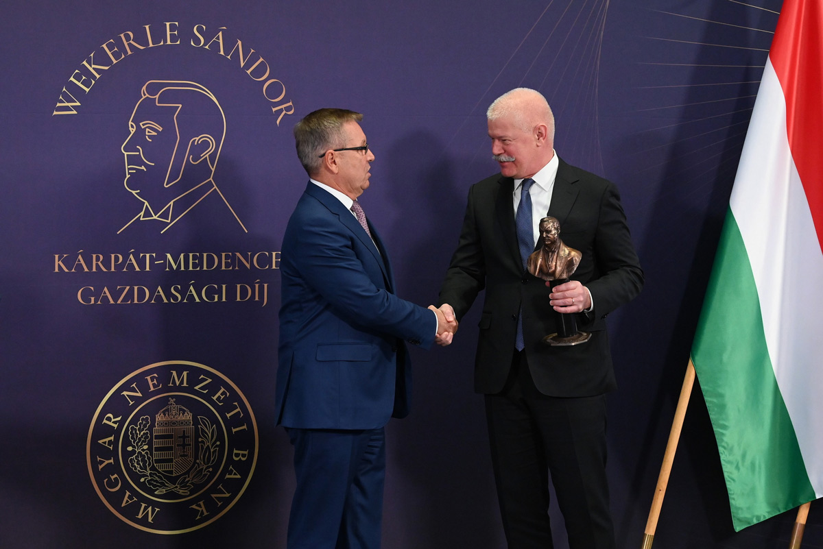 Matolcsy György díjat adott át Csák János miniszternek