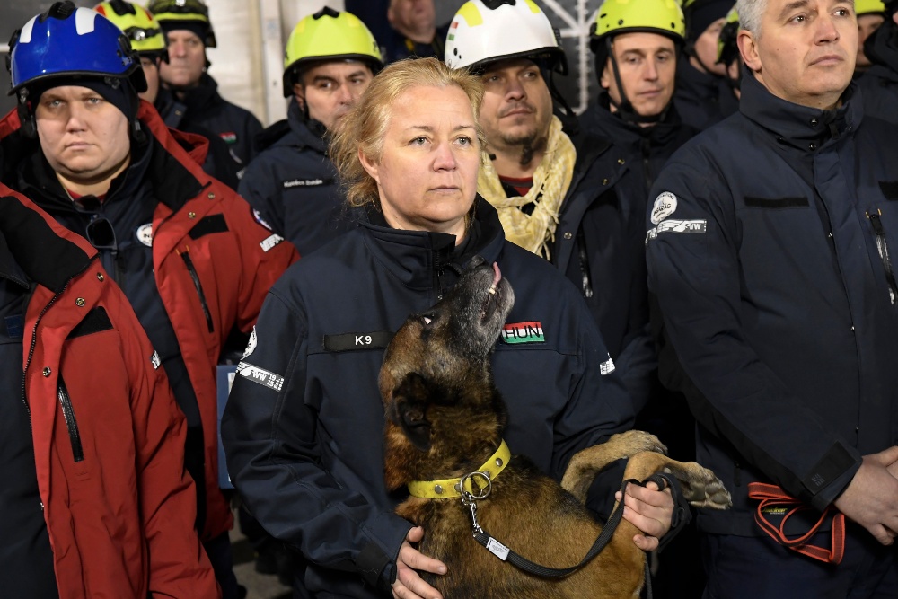 Már egy tucat túlélőt mentett ki a Hunor csapata