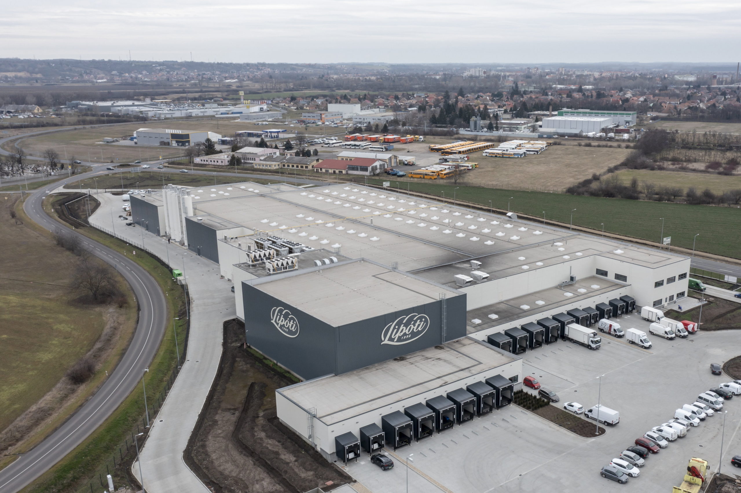 Magyarország legnagyobb sütőüzemét adták át Hatvanban