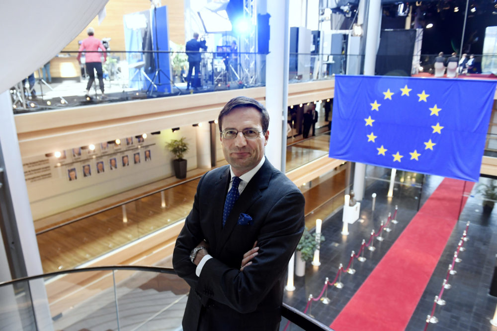 Elvtelenné vált Gyöngyösi Mártonék politikája