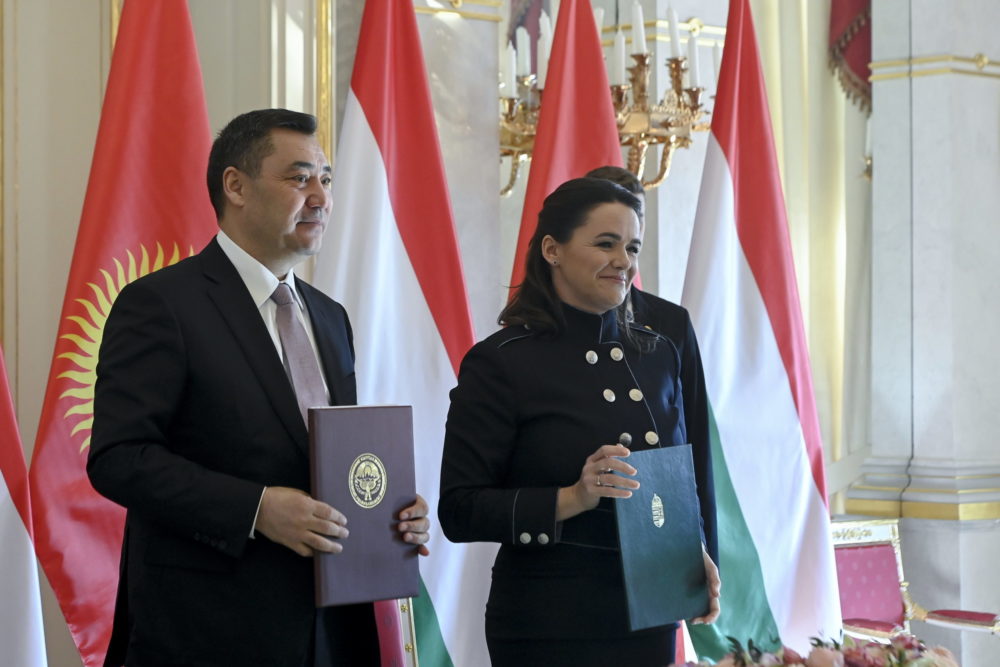 Kirgiz elnök: Stratégiai együttműködés épül Magyarországgal