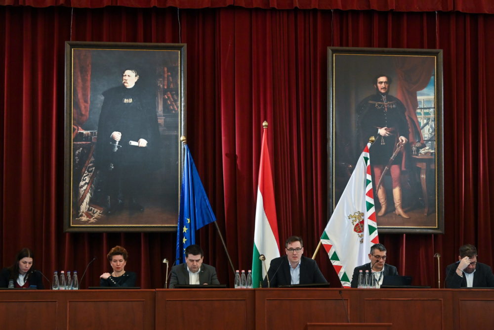 A Fővárosi Önkormányzat csatlakozott a déli körvasút építését meghiúsító perhez