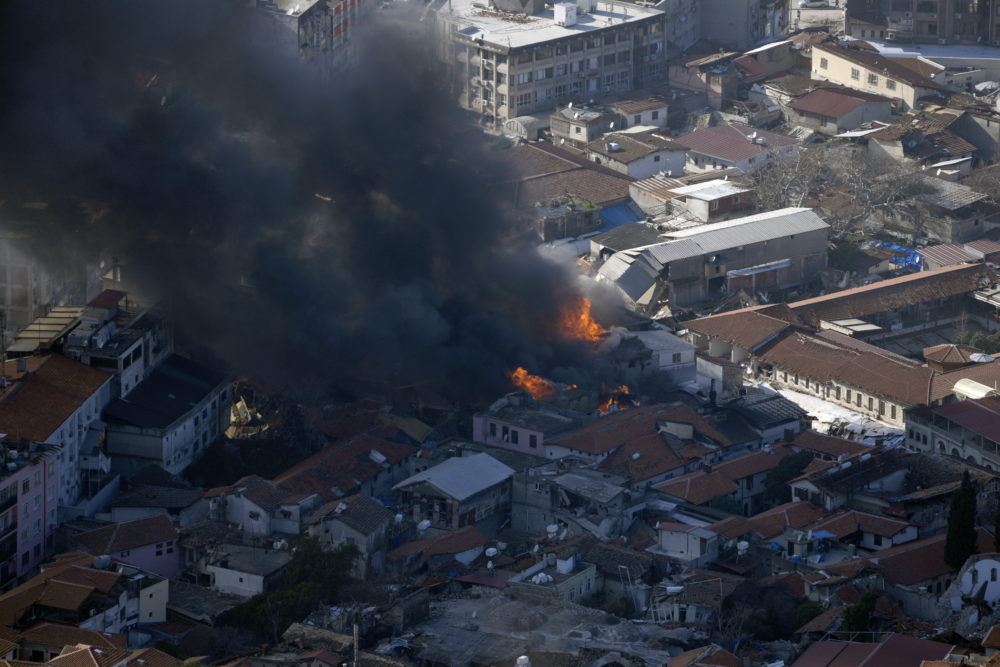 Több kisgyerek is előkerült a romok alól Törökországban
