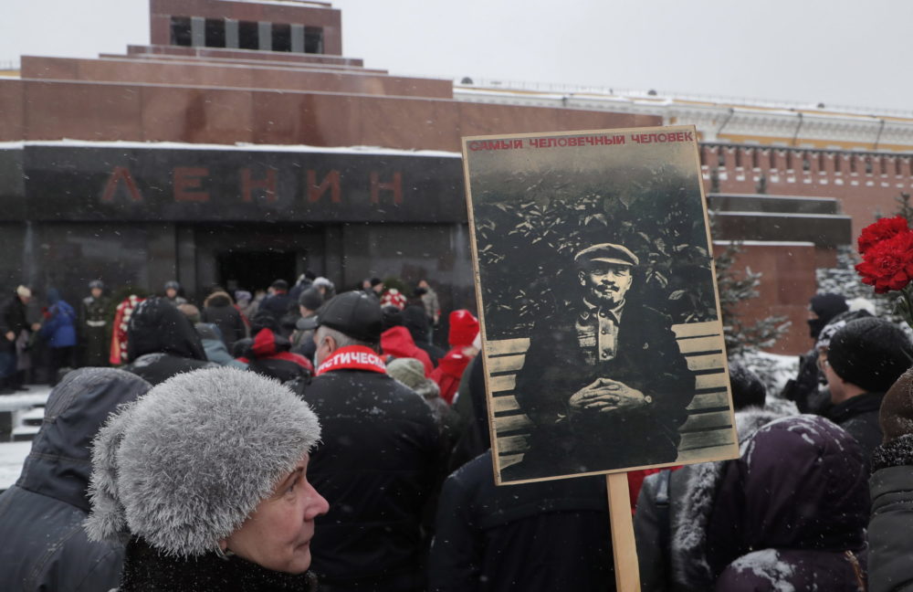 El akarta lopni Lenin holttestét egy részeg férfi