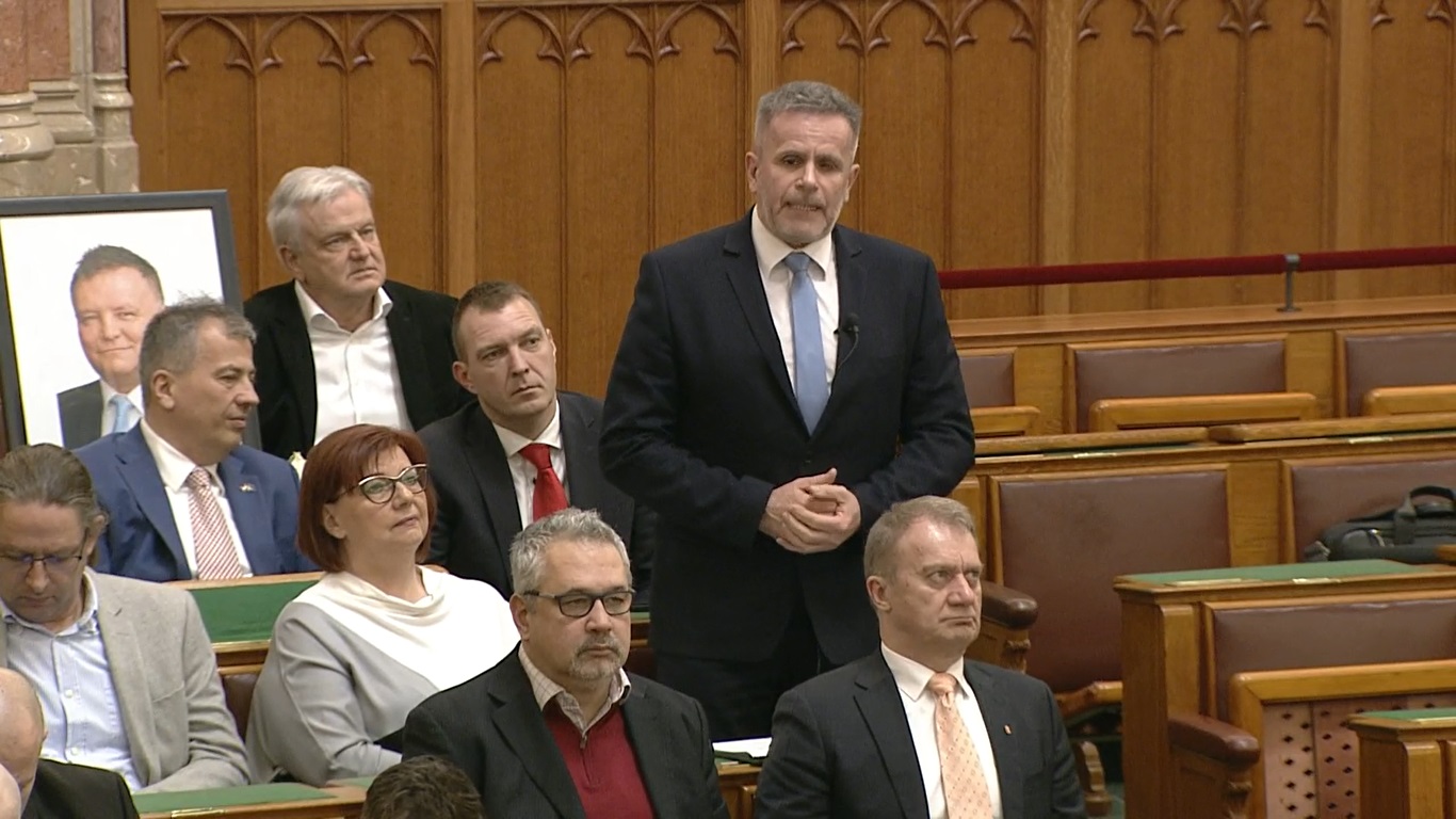 Varga Zoltán alusisak nélkül szólalt fel: Orbán hiénái öldöklő háborút indítottak