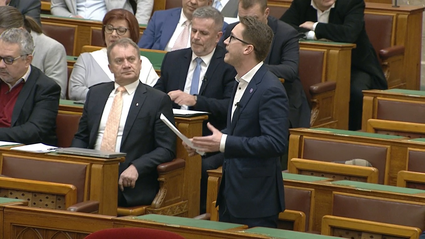 Bedő Dávid: „ha megbocsátanak, én most távozok”