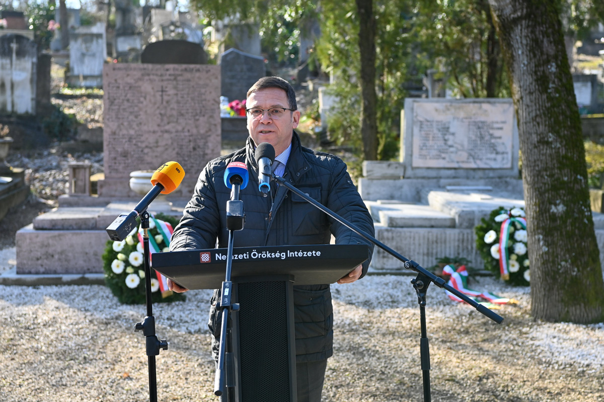 „Amikor mindenki azt mondja, háború, mi azt mondjuk, béke”