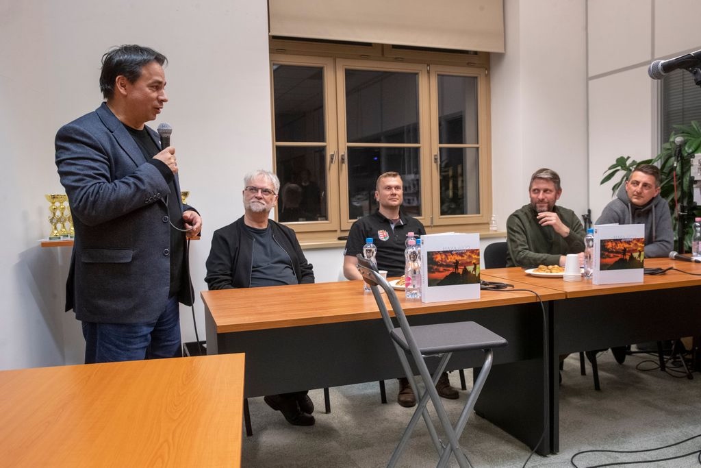 Hazajáró képekben