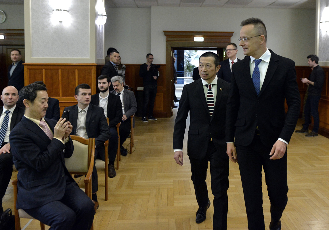 Más országok érdekeit szolgálják, akik az akkumulátorgyárak ellen hergelnek