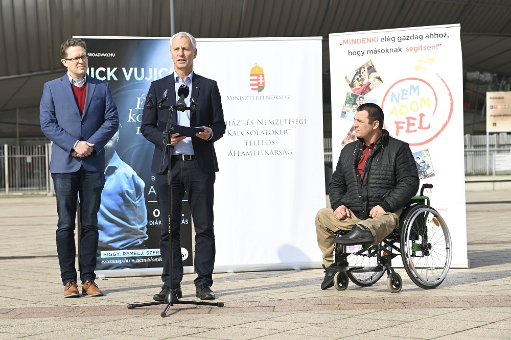 Budapestre érkezik Nick Vujicic