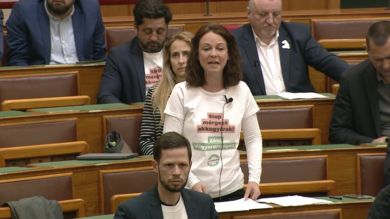 Szabó Tímea: A kormány gyáva!