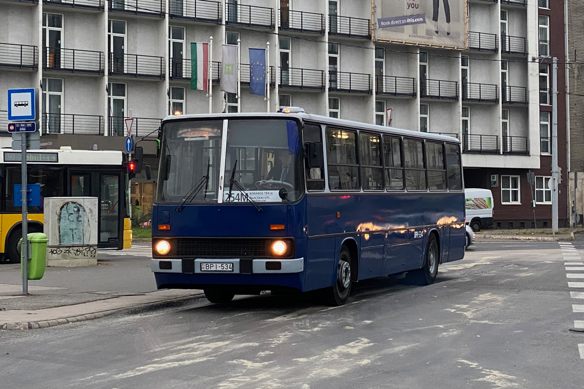 Átszámoznak két budapesti buszjáratot