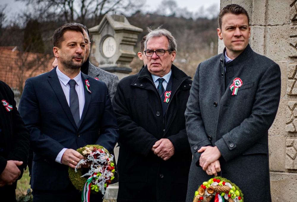 Menczer Tamás: A kormány az azonnali béke pártján áll