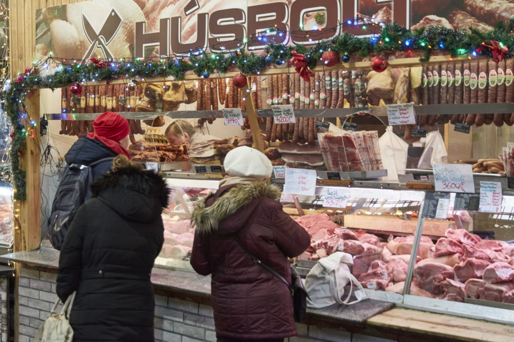 Egyre több üzlet jelenti be, hogy csökkenti az élelmiszerek árát